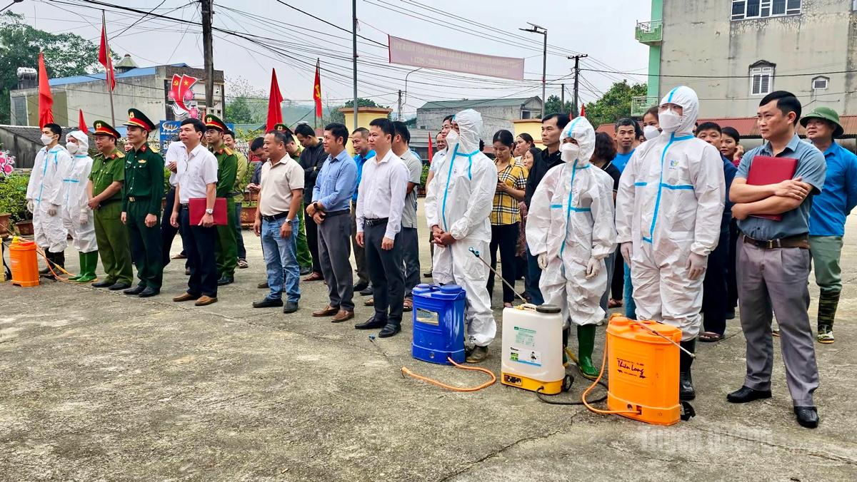 Đông đảo các lực lượng tham gia tại buổi phát động.