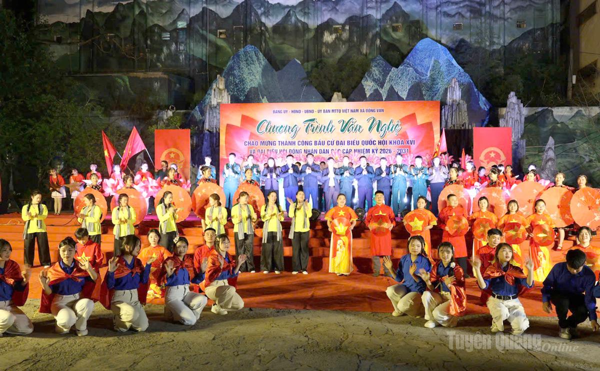 Tiết mục múa tập thể đặc sắc tại chương trình.