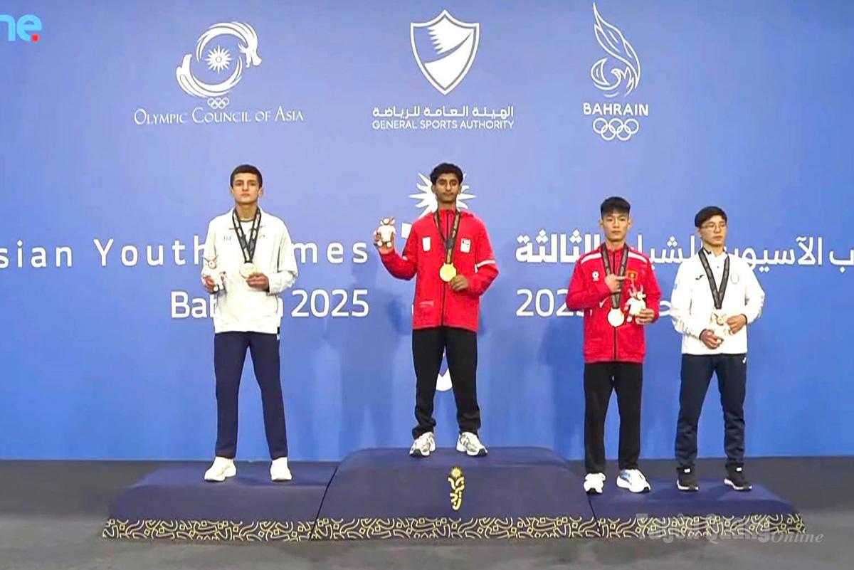 Vận động viên Hoàng Mạnh Lượng (thứ hai từ phải qua trái), Trung tâm huấn luyện và Thi đấu thể dục thể thao tỉnh giành Huy chương Đồng tại Đại hội trẻ Châu Á 2025 tại Bahrain.