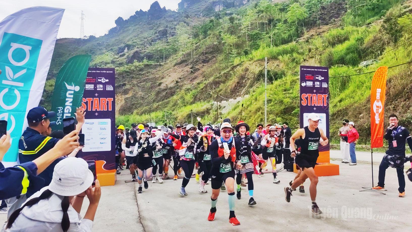 Các vận động viên tham gia với tinh thần hào hứng, phấn khởi.