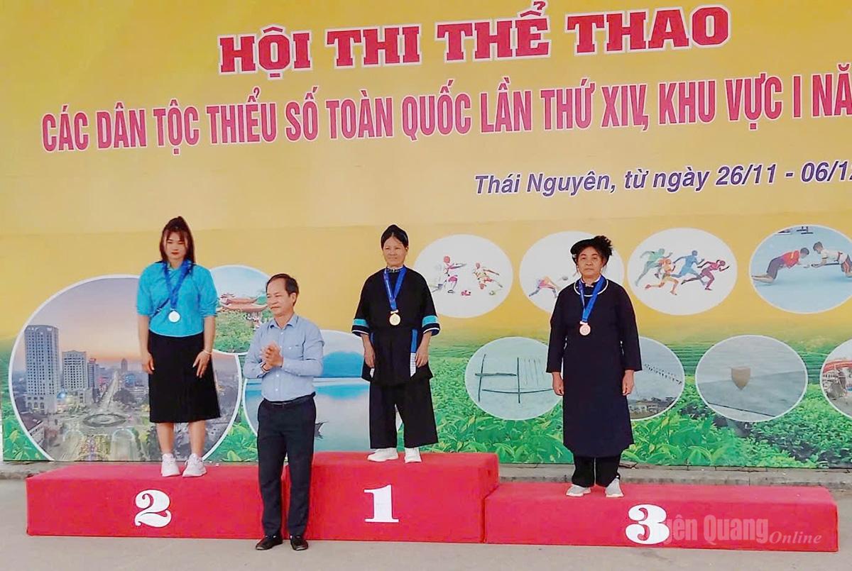 Bà Tuyến đoạt Huy chương Vàng tại Hội thi thể thao các dân tộc thiểu số toàn quốc lần thứ XIV khu vực I năm 2025.