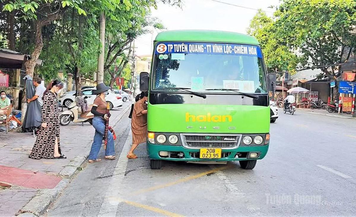 Ngày càng có nhiều người dân lựa chọn phương tiện công cộng khi giá nhiên liệu tăng.