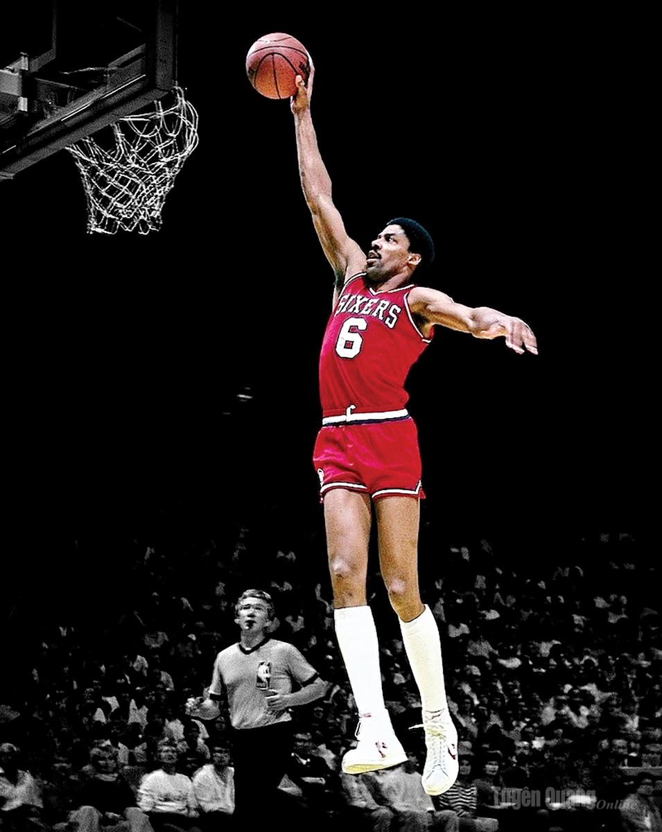 Khoảnh khắc bùng nổ trên không của LeBron James.