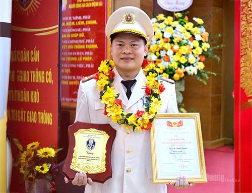 Đại úy Lê Đình Dương, Đội Tham mưu, 
Phòng Cảnh sát giao thông, Công an tỉnh.