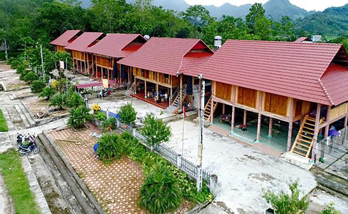 Thực hiện quy hoạch chung, xã Kim Bình vẫn giữ nguyên đặc trưng văn hóa nhà sàn.
                ảnh: Quang Hòa