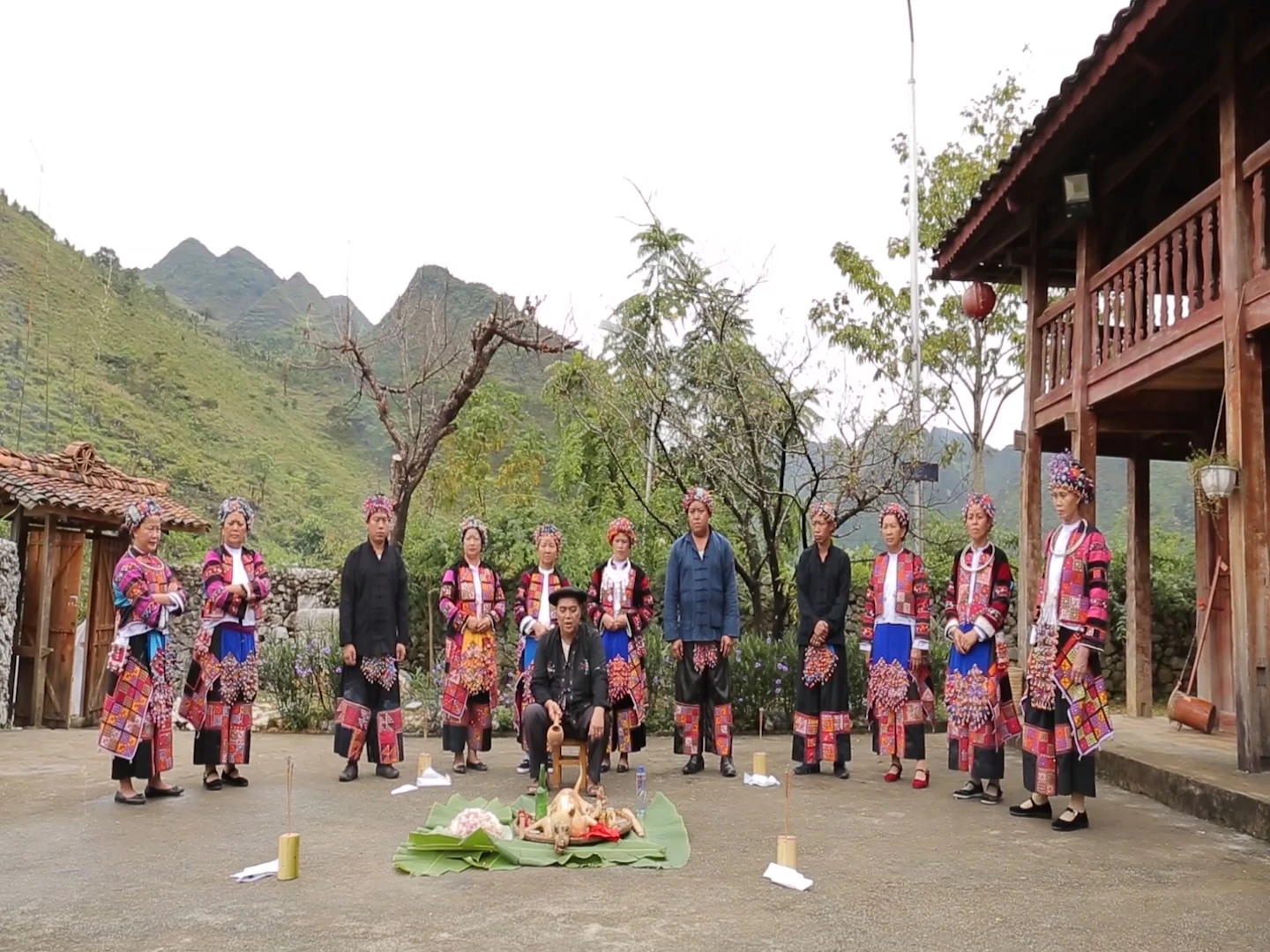 The ancestor worship ceremony of the Lo Lo ethnic group in Sang Pa A hamlet, Meo Vac commune.