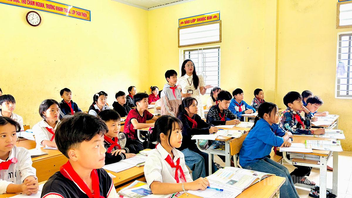 Trường Phổ thông Dân tộc Bán trú THCS Lũng Chinh, xã Sủng Máng cần bổ sung thêm giáo viên, nhằm tiếp tục nâng cao chất lượng giảng dạy và học tập cho học sinh vùng khó.