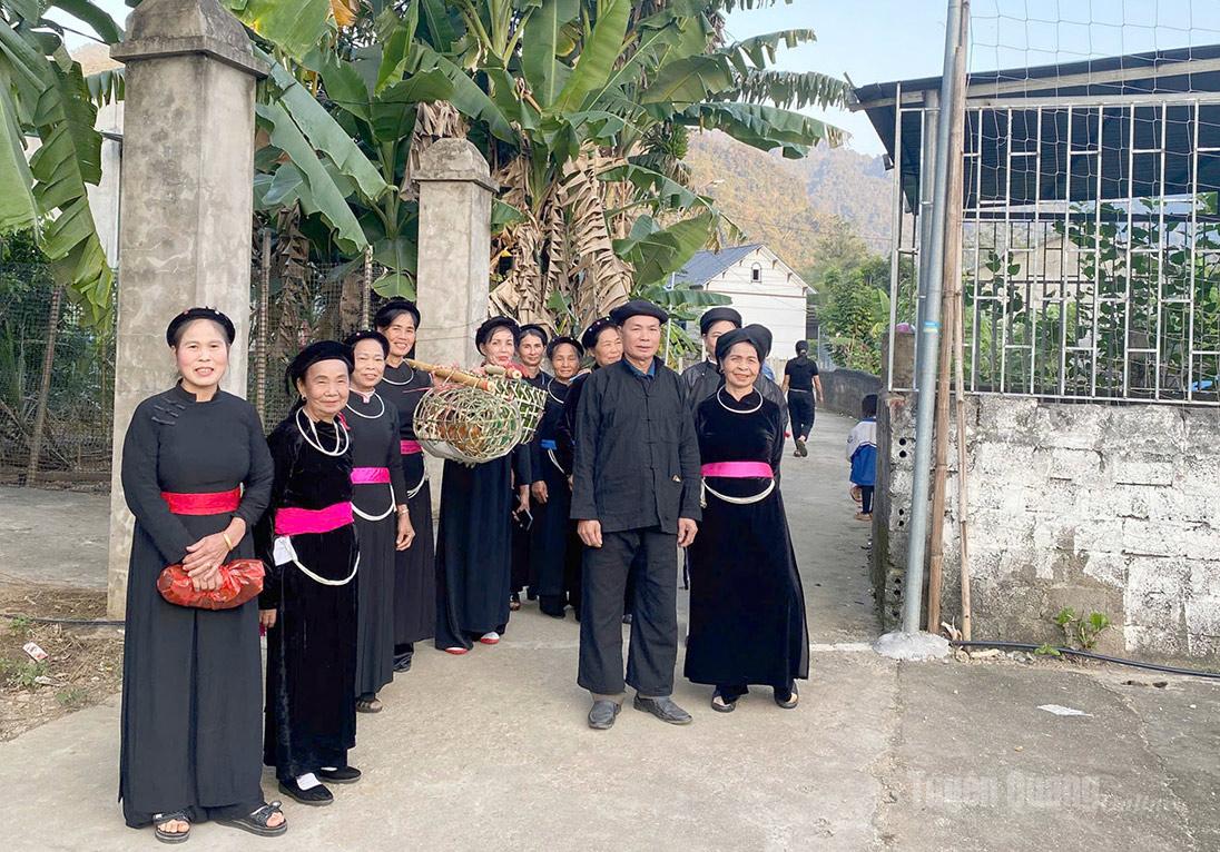 Phục dựng đám cưới của người Tày tại thôn Nà Làng, xã Nà Hang.