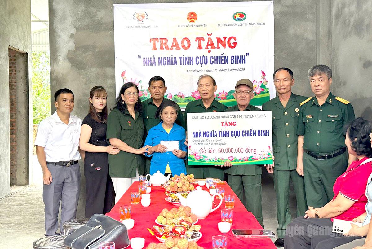 Cựu chiến binh Chu Văn Coỏng, xã Yên Nguyên được hỗ trợ tiền làm nhà mới.