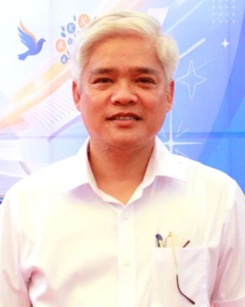 Thầy giáo Nguyễn Phú San, Hiệu trưởng Trường PTDT Nội trú THPT Hà Giang