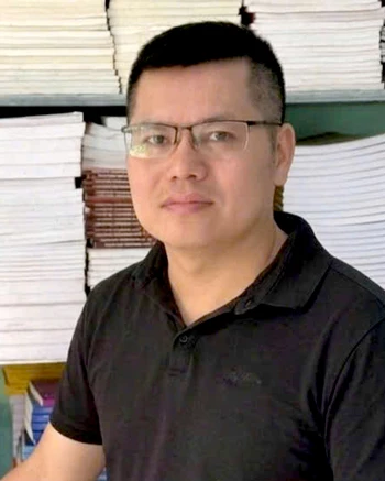 Anh Ma Văn Toàn, cán bộ Thư viện Trường Phổ thông Dân tộc bán trú THCS 
Ngam La, xã Mậu Duệ