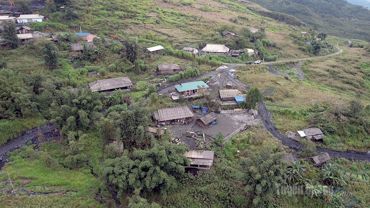 Toàn cảnh thôn Lùng Hẩu nhìn từ trên cao.