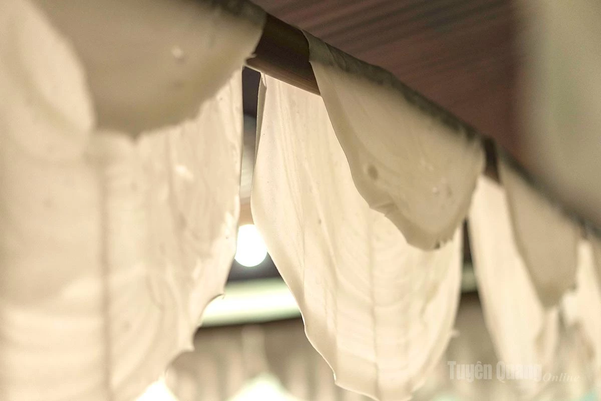 Quán phở gia truyền của gia đình ông Đàm Thanh Minh tất bật từ 4 giờ sáng.