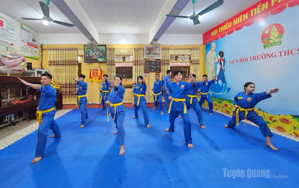 Một giờ học của 
các học sinh 
Trường THCS Tân Yên, xã Hàm Yên.