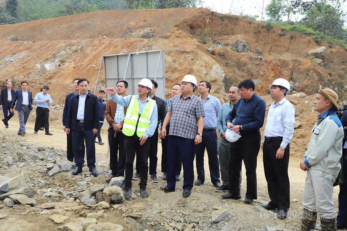 Đồng chí Chủ tịch UBND tỉnh Phan Huy Ngọc kiểm tra, đôn đốc đẩy nhanh tiến độ thi công cao tốc Tuyên Quang - Hà Giang ngay sau kỳ nghỉ Tết Nguyên đán.