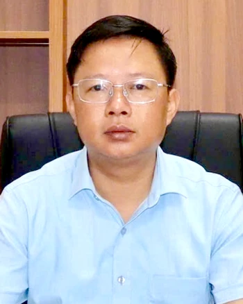 Đồng chí Nguyễn Hồng Quân, phó bí thư đảng ủy, 
Chủ tịch UBND phường Bình Thuận