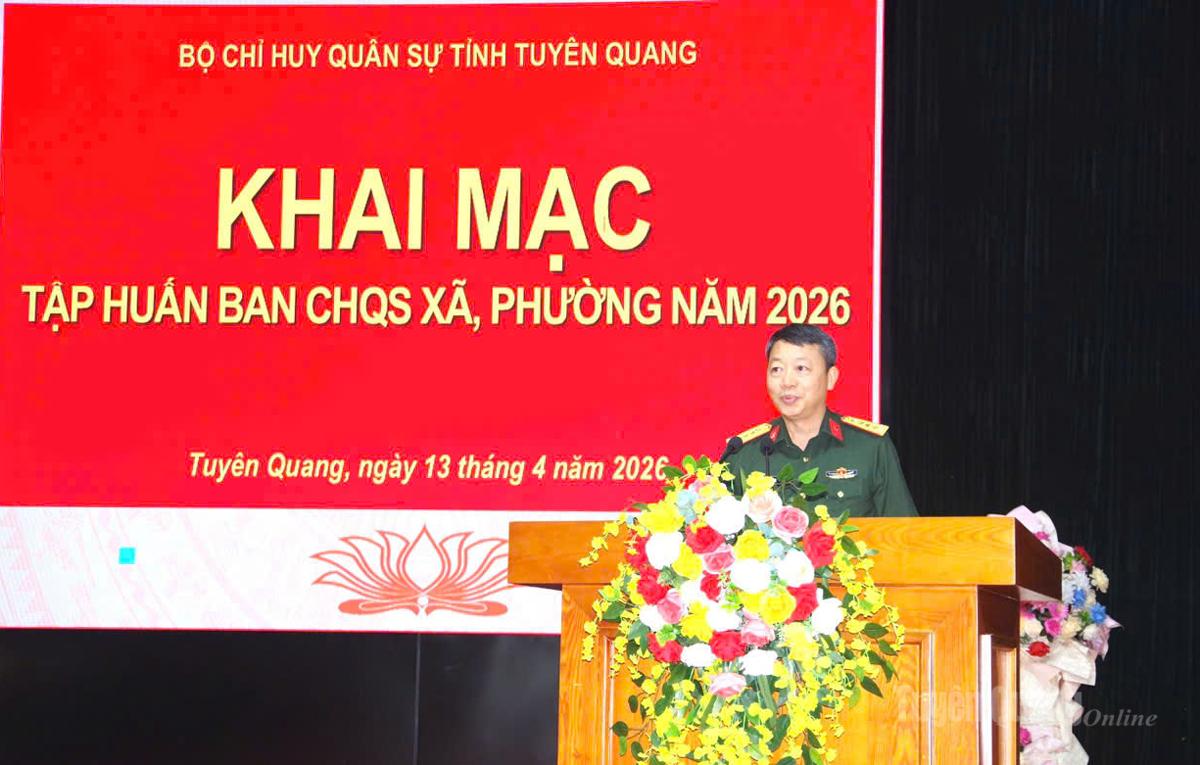 Đại tá Đào Toàn Thắng, Phó Chỉ huy trưởng, Tham mưu trưởng Bộ CHQS tỉnh khai mạc lớp tập huấn.