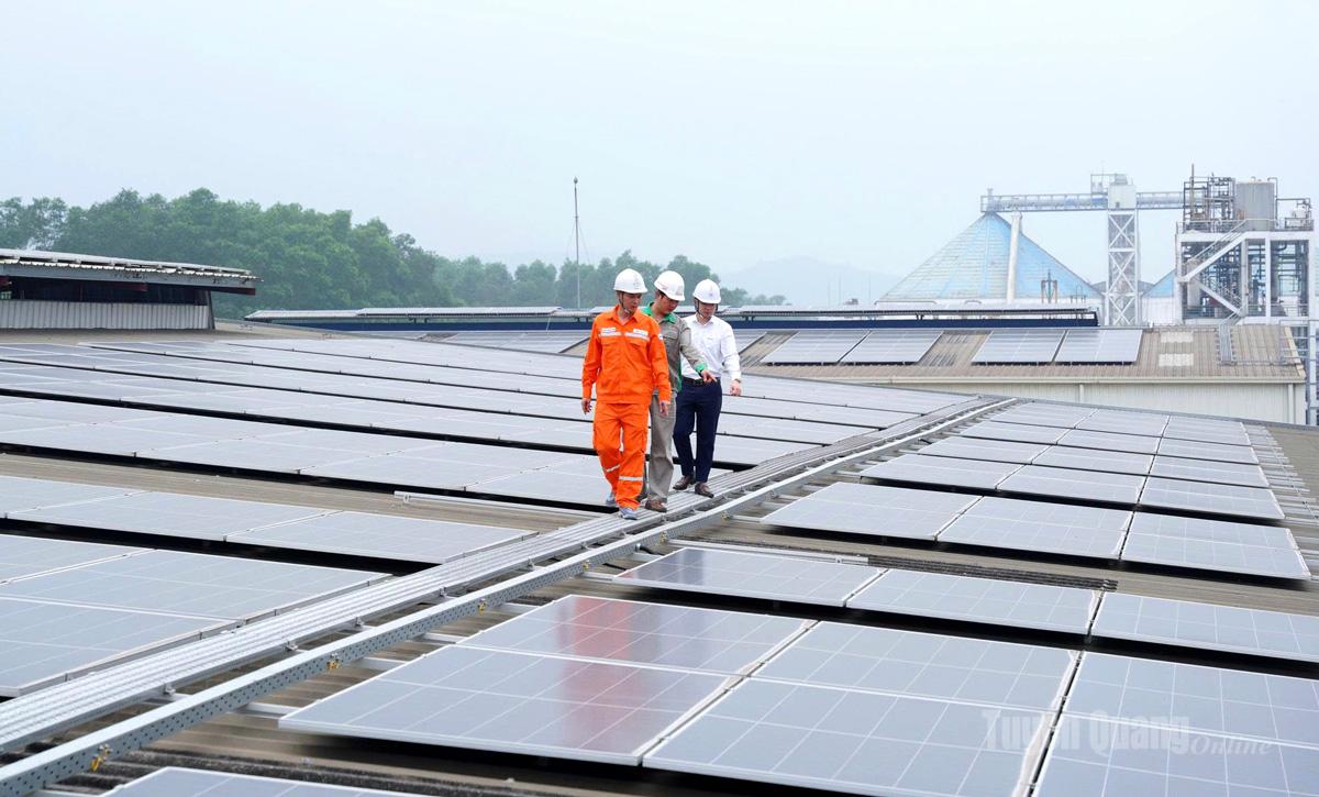 Hệ thống điện mặt trời mái nhà tại Công ty Giấy An Hòa.