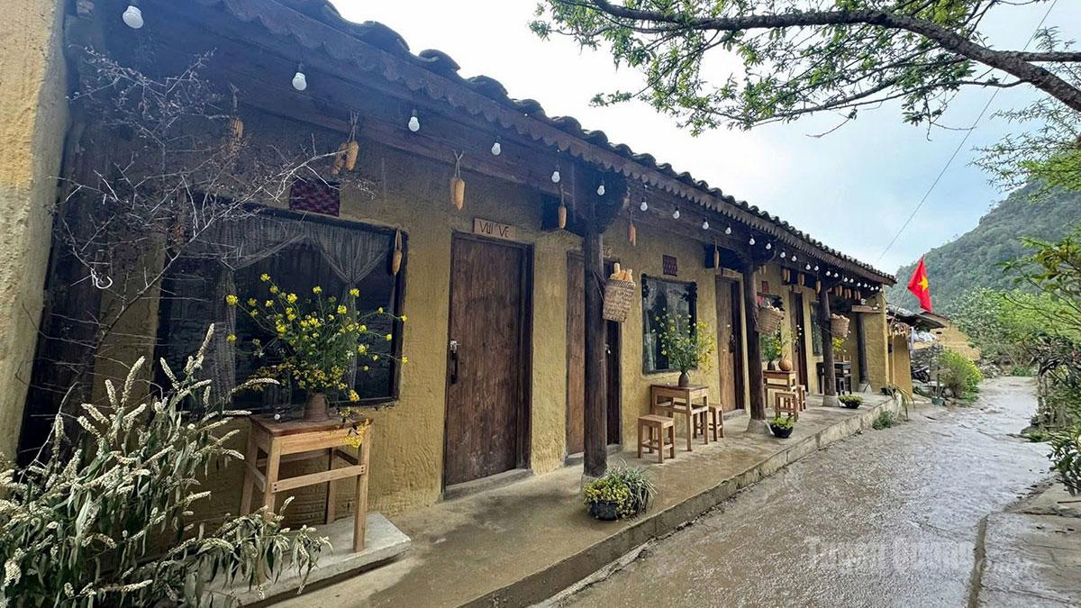 Spring lingers by the house eaves.