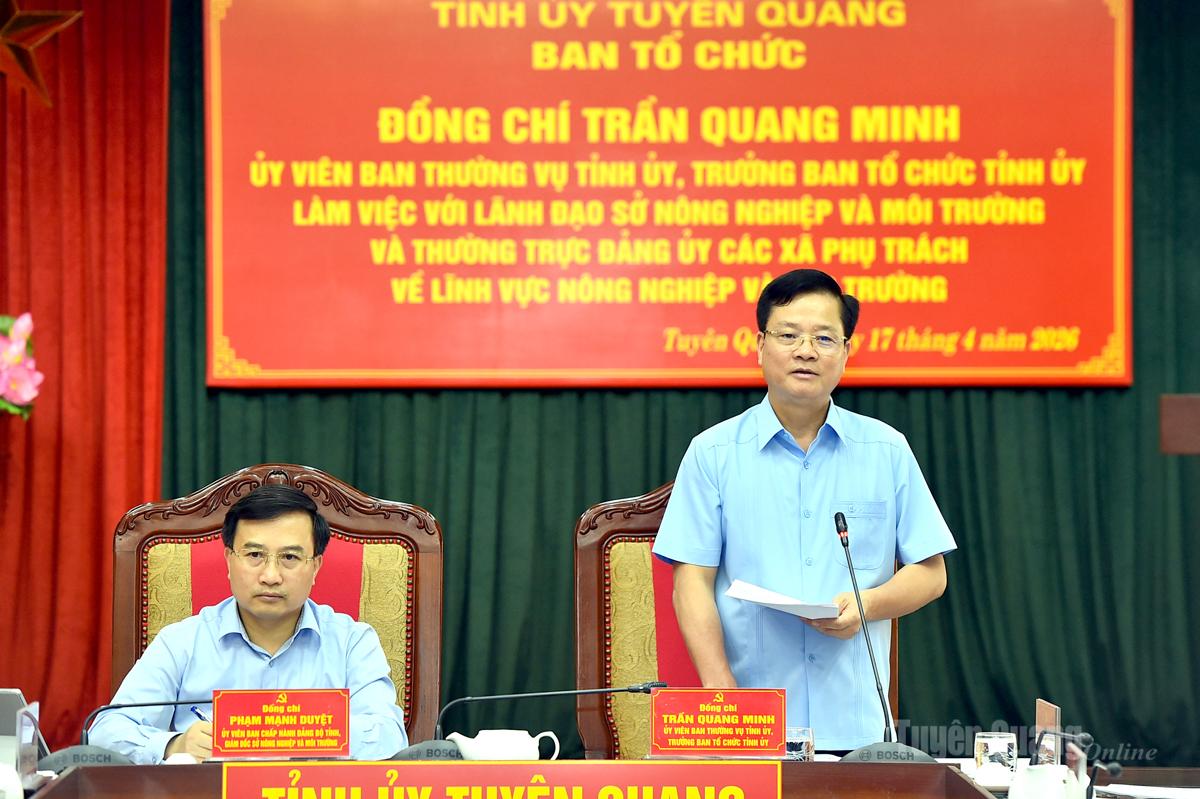 Đồng chí Trần Quang Minh, Trưởng ban Tổ chức Tỉnh ủy điều hành buổi làm việc.