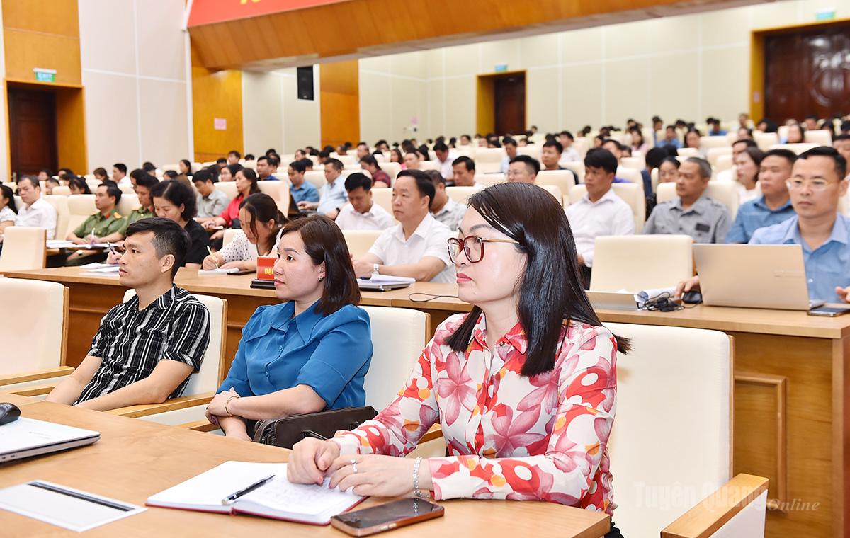 Các đại biểu dự hội nghị.