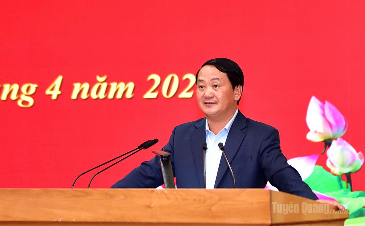 Đồng chí Hầu A Lềnh, Ủy viên BCH Trung ương Đảng, Bí thư Tỉnh ủy, Trưởng Ban Chỉ đạo Bầu cử tỉnh phát biểu chỉ đạo hội nghị.