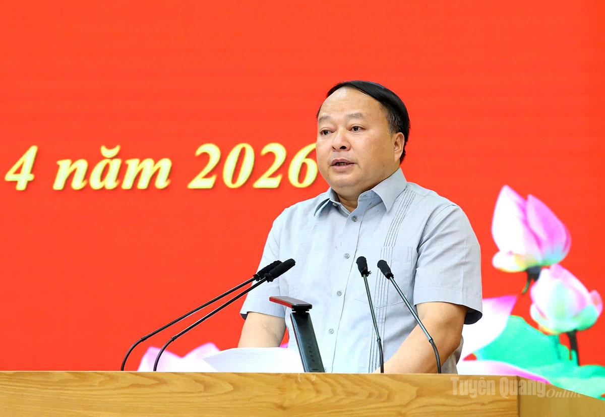 Đồng chí Phan Huy Ngọc, Phó Bí thư Tỉnh ủy, Chủ tịch UBND tỉnh, Chủ tịch Ủy ban Bầu cử tỉnh phát biểu kết luận Hội nghị.