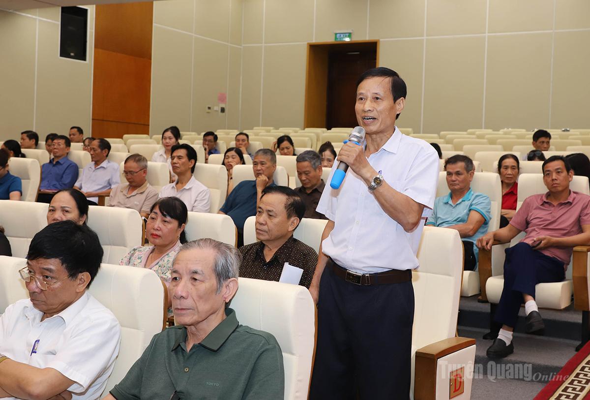 Cử tri phường Minh Xuân nêu đề xuất, kiến nghị với Tổ đại biểu HĐND tỉnh.