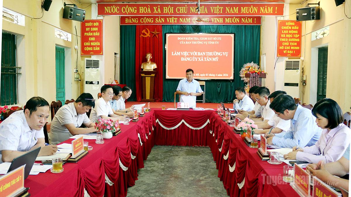 Phó Chủ tịch Thường trực HĐND tỉnh Hầu Minh Lợi phát biểu kết luận tại buổi làm việc.