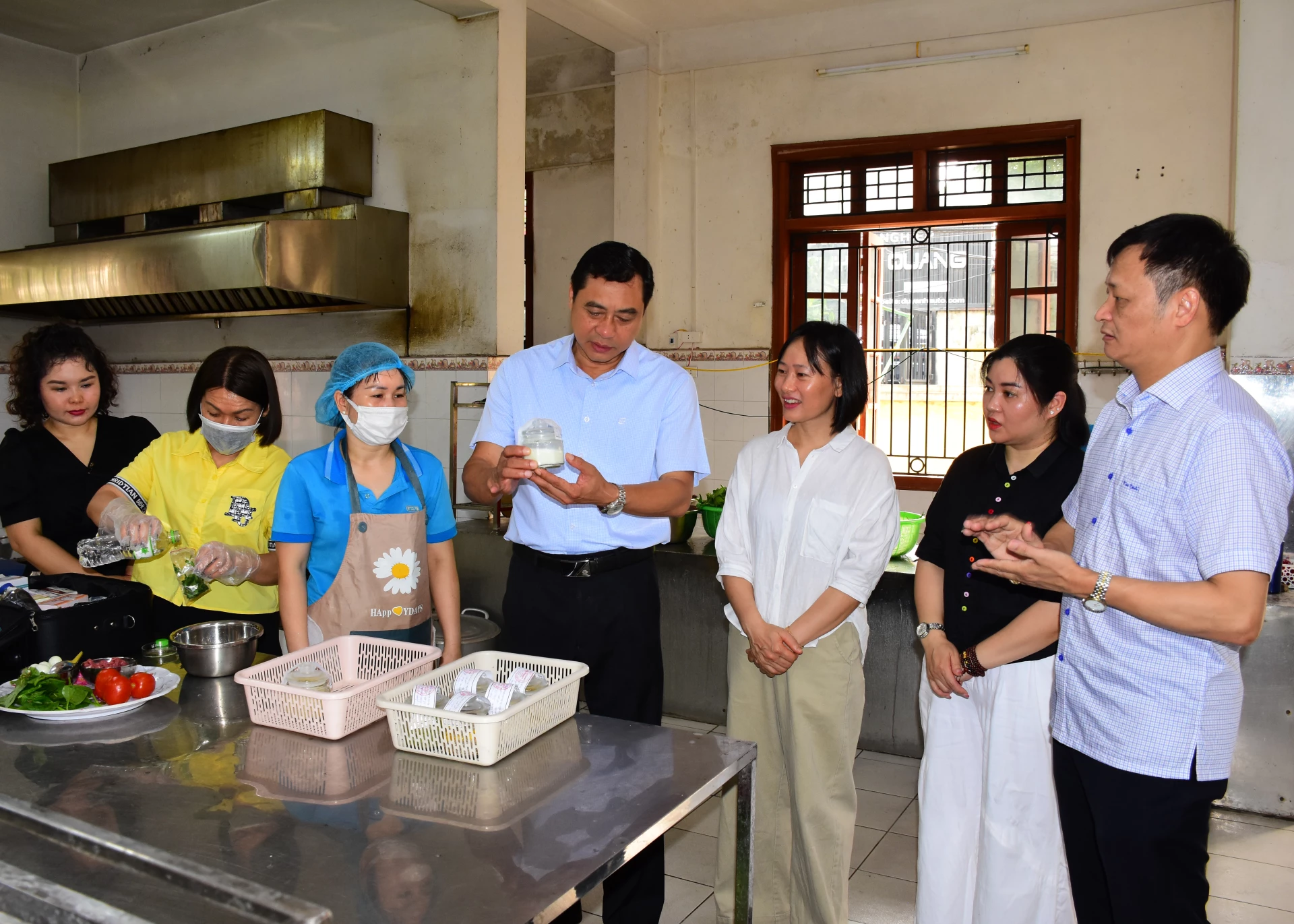 A food safety inspection team from the Department of Health checks food sample storage at Phan Thiet Kindergarten, Minh Xuan Ward.