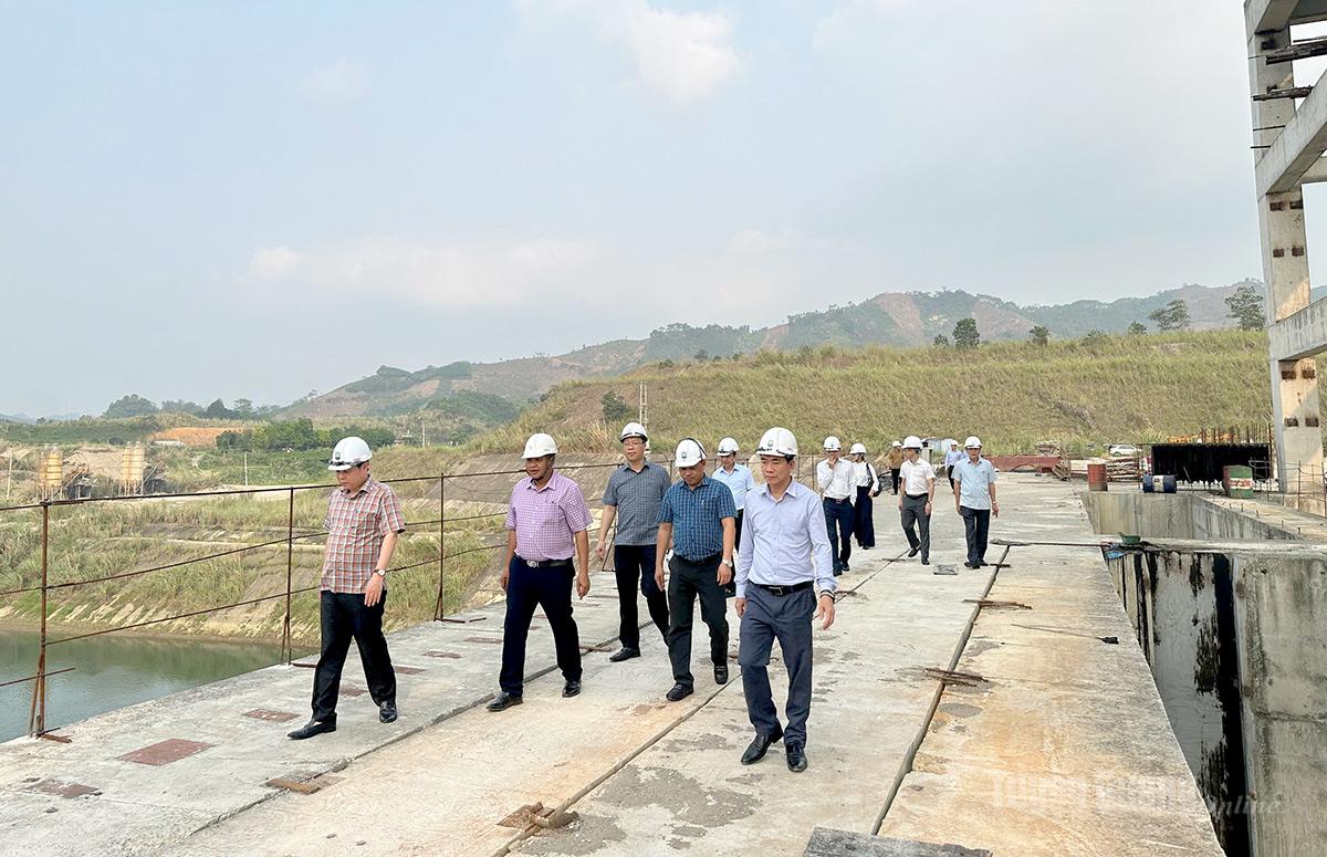Đoàn kiểm tra của Bộ Công Thương kiểm tra hiện trường dự án Thủy điện Yên Sơn.