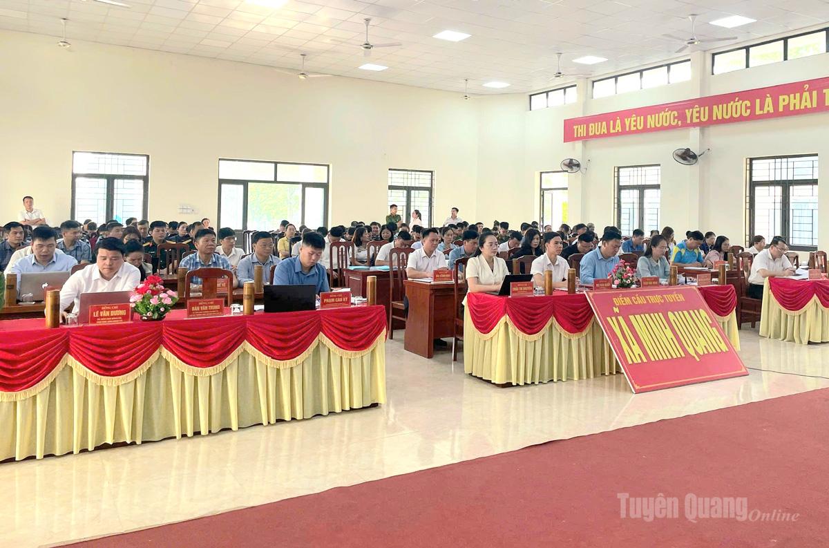 Các đại biểu dự tại điểm cầu xã Minh Quang. Ảnh: Minh Hoa