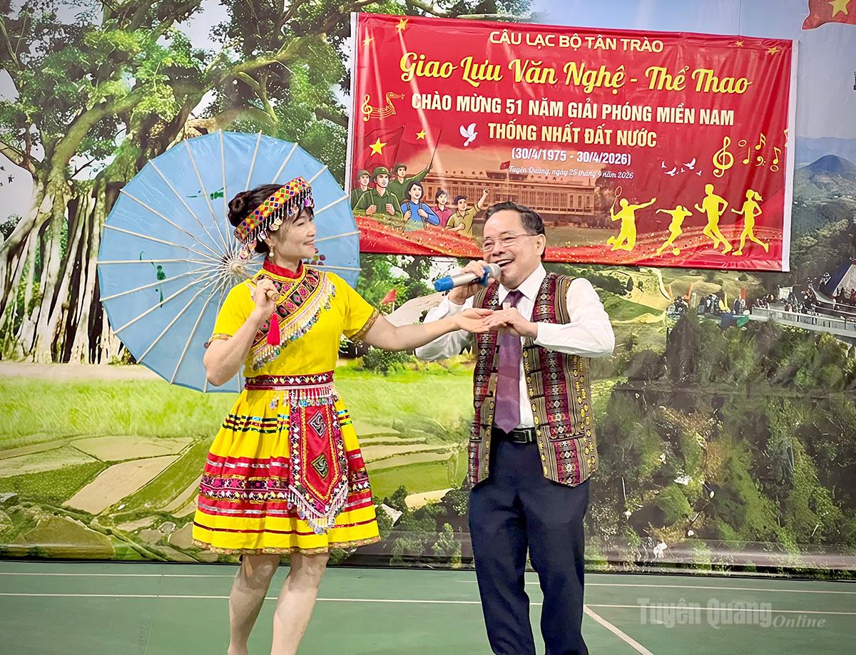 Tiết mục văn nghệ của hội viên tại buổi giao lưu.