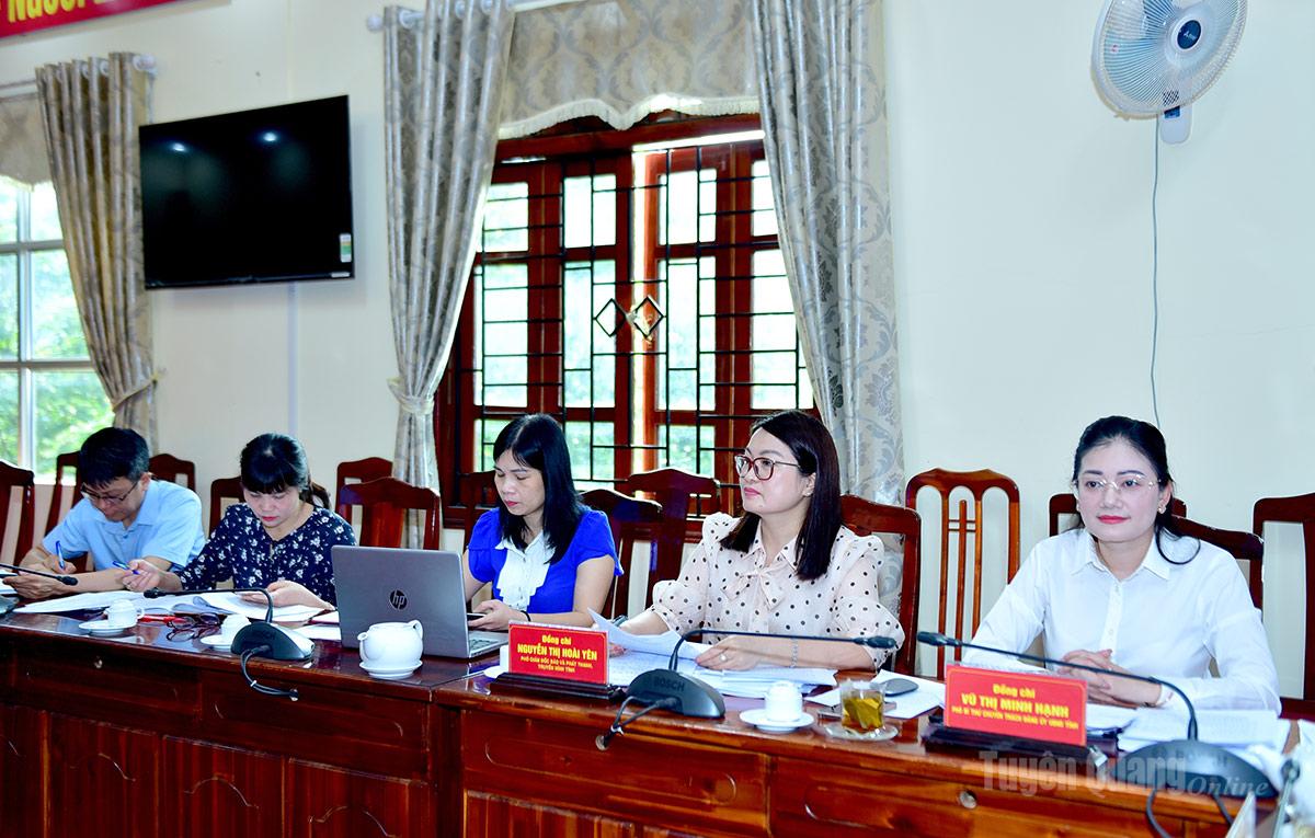 Các đại biểu dự họp.