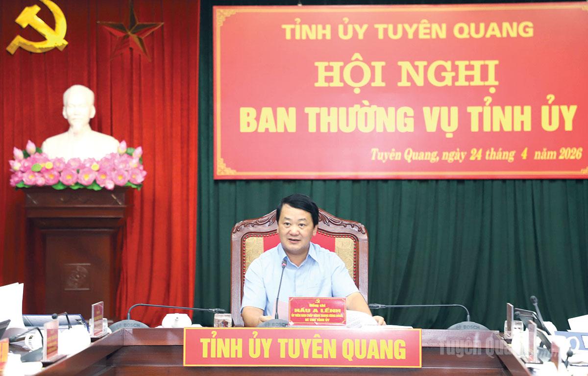 Bí thư Tỉnh ủy Hầu A Lềnh kết luận hội nghị.