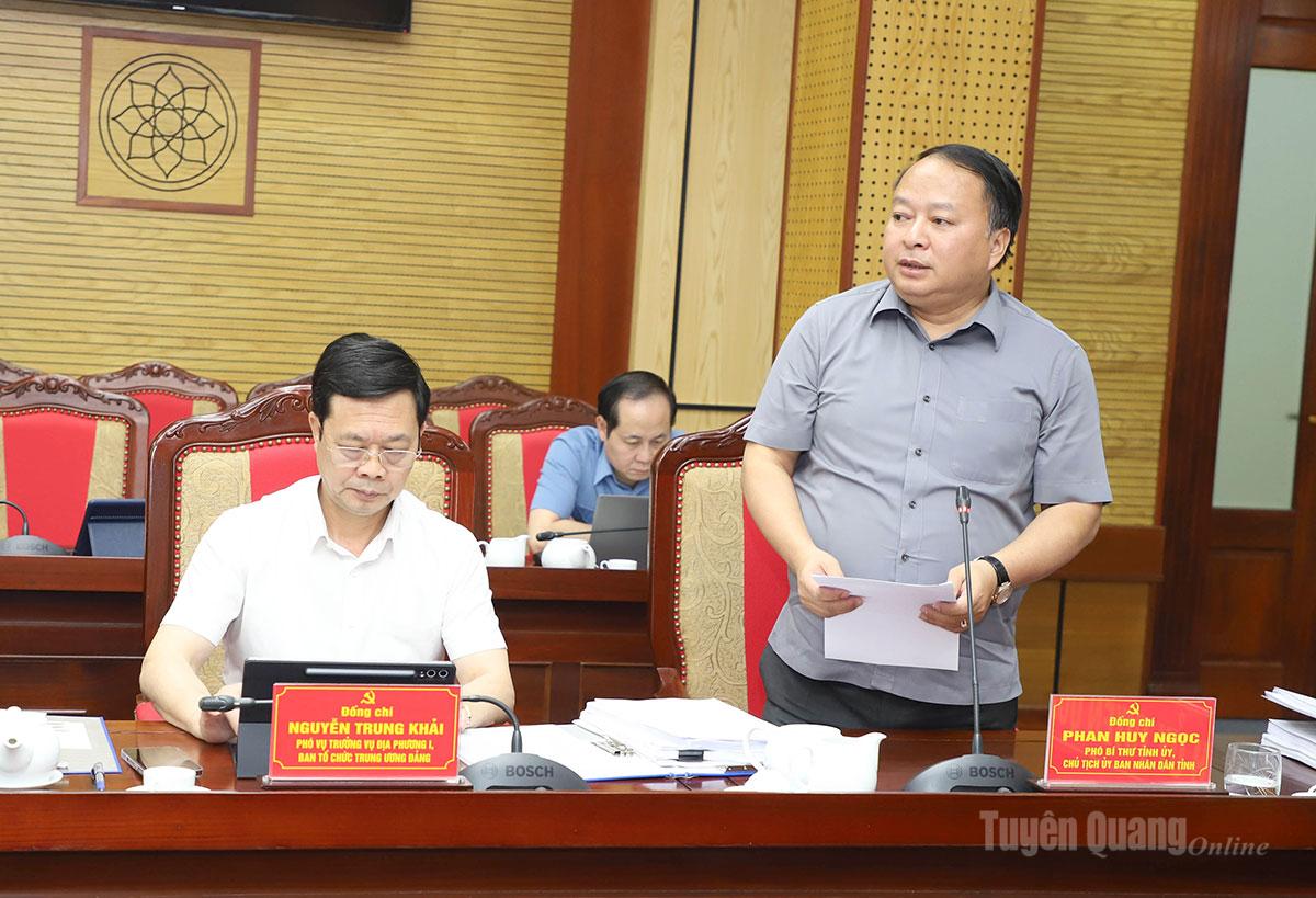 Phó Bí thư Tỉnh ủy, Chủ tịch UBND tỉnh Phan Huy Ngọc phát biểu tại hội nghị.