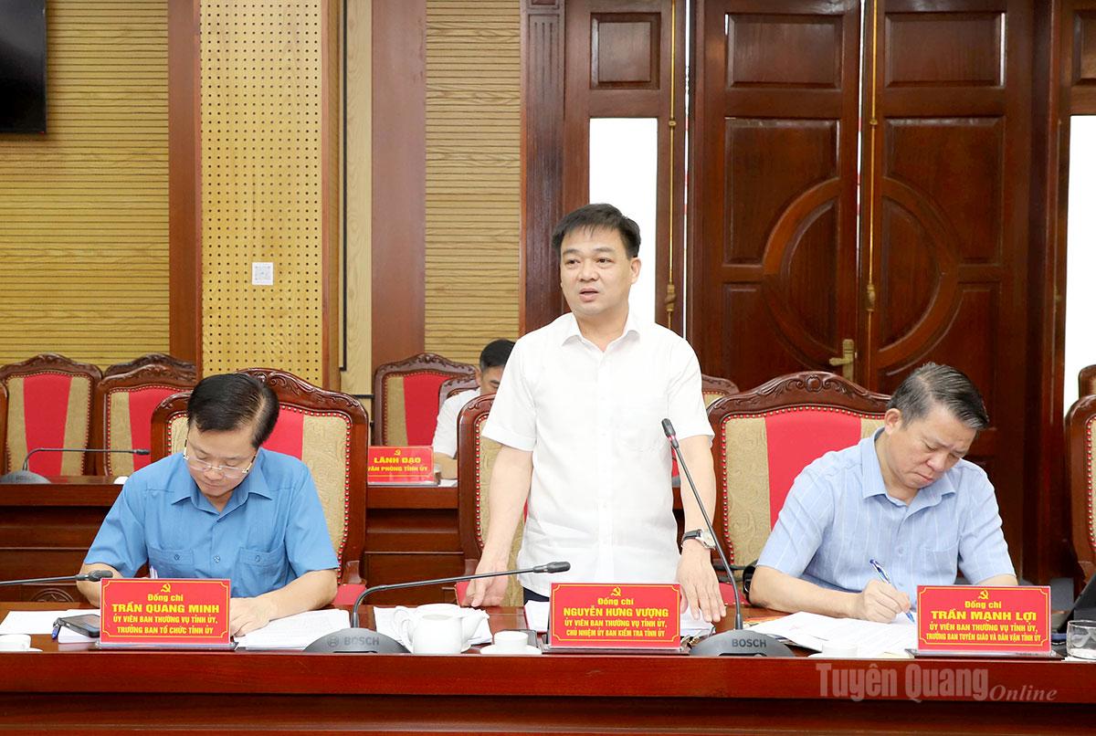 Chủ nhiệm UBKT Tỉnh ủy Nguyễn Hưng Vượng thảo luận tại hội nghị.