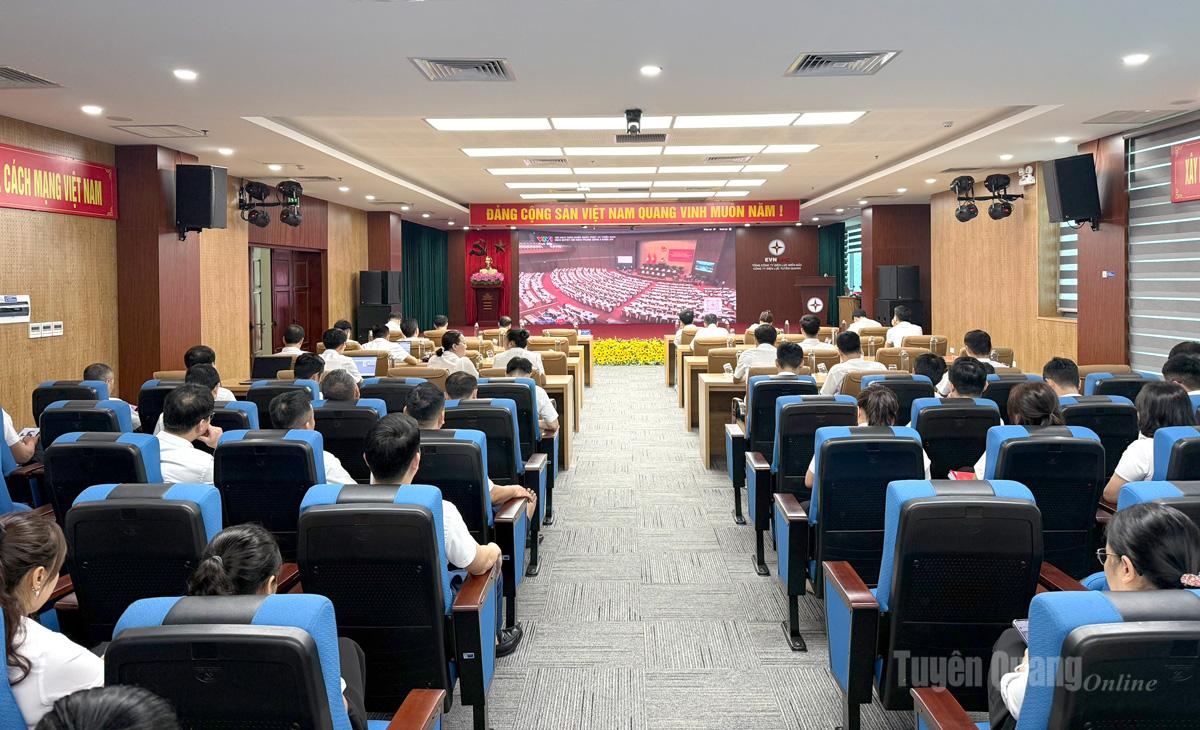 Đại biểu dự hội nghị tại điểm cầu Công ty Điện lực Tuyên Quang. Ảnh: Quốc Việt