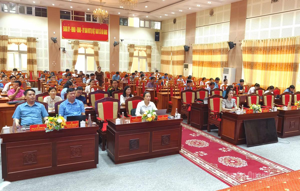 Đại biểu dự hội nghị tại điểm cầu xã Nà Hang. Ảnh: Quốc Việt