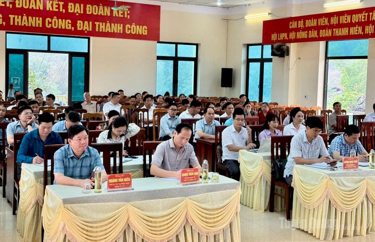 Đại biểu dự hội nghị tại điểm cầu xã Tân Trào. Ảnh: Lý Thu
