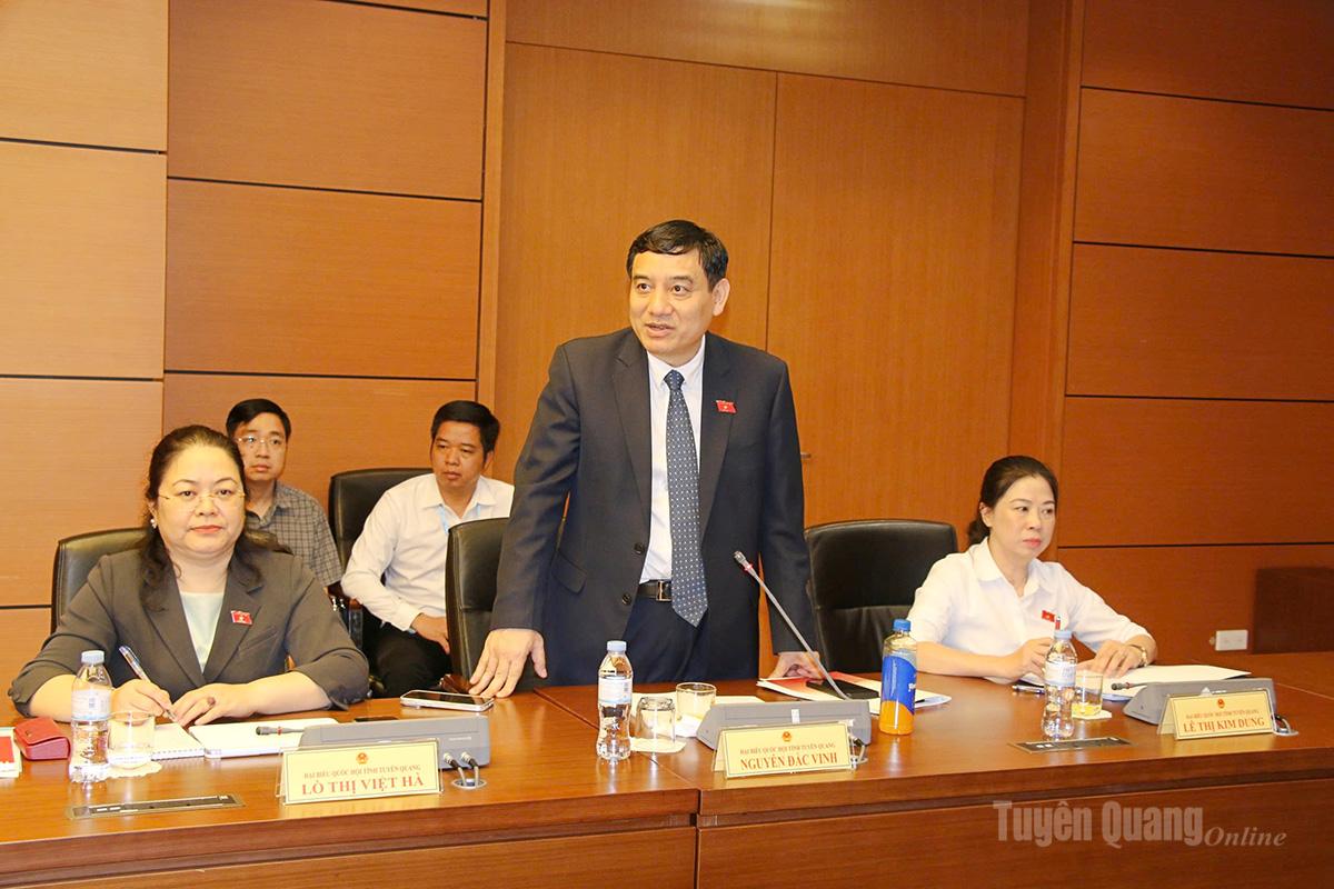 Đại biểu Nguyễn Đắc Vinh, Ủy viên Ban Chấp hành Trung ương Đảng, Ủy viên Ủy ban Thường vụ Quốc hội, Chủ nhiệm Ủy ban Văn hoá và Xã hội của Quốc hội, ĐBQH tỉnh Tuyên Quang khóa XVI phát biểu ý kiến.