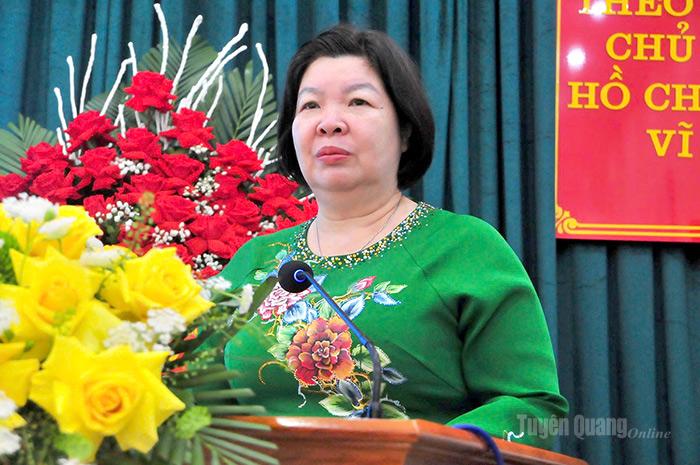 Đồng chí Cao Xuân Thu Vân, Chủ tịch Liên minh HTX Việt Nam phát biểu tại Đại hội.