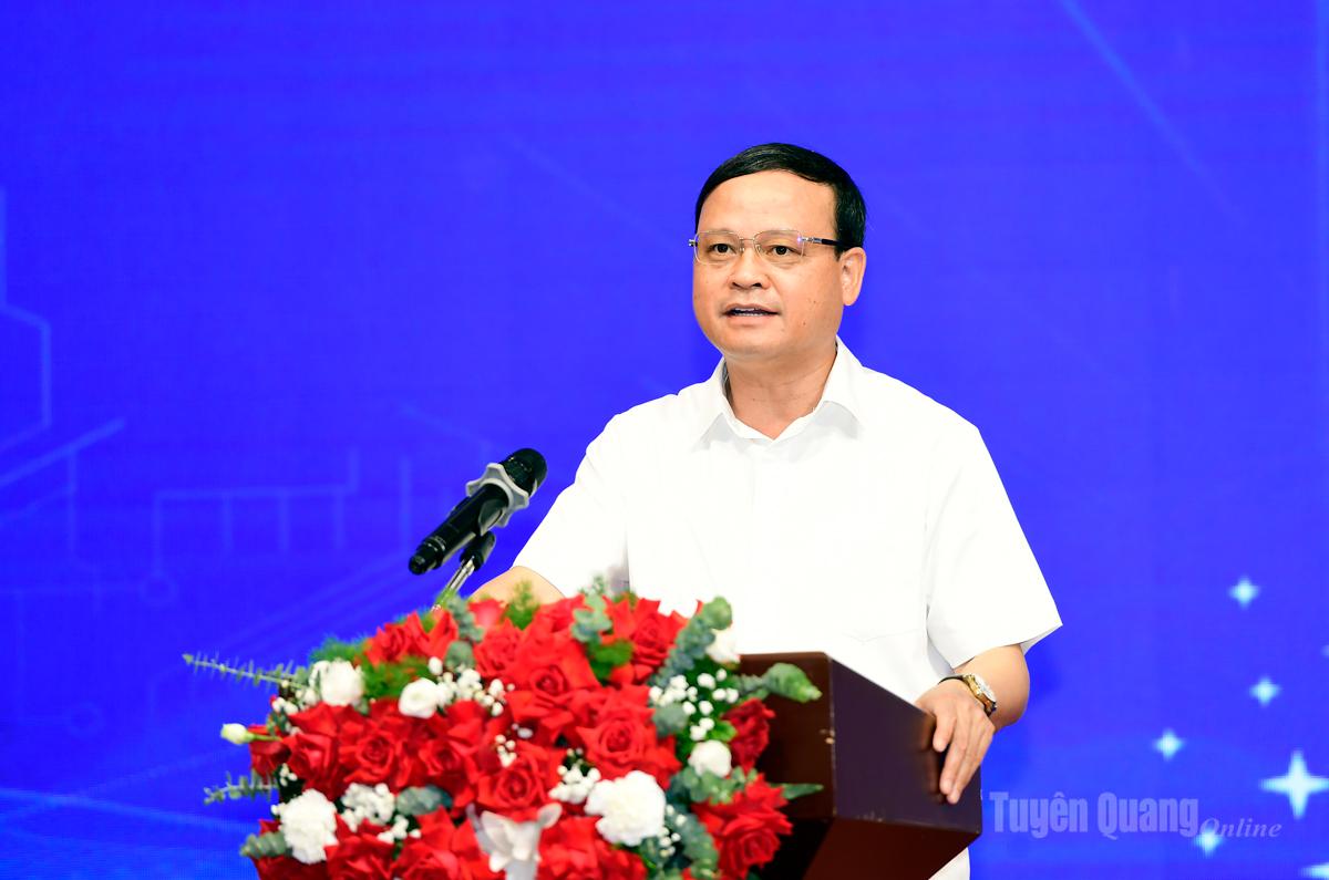 Đồng chí Nguyễn Mạnh Tuấn, Ủy viên Ban Thường vụ Tỉnh ủy, Phó Chủ tịch Thường trực UBND tỉnh phát biểu tại hội nghị.