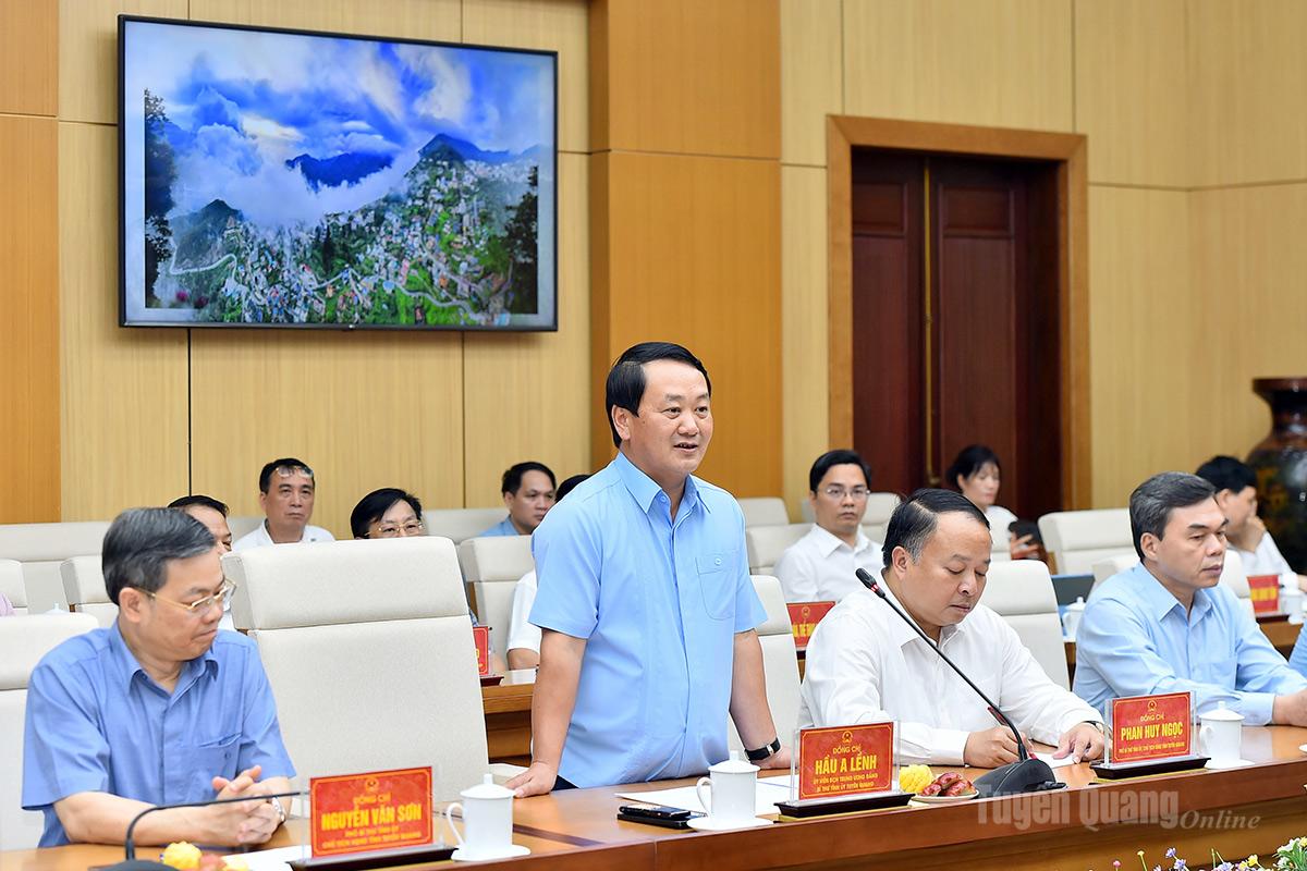 Đồng chí Bí thư Tỉnh ủy Hầu A Lềnh phát biểu tại hội nghị.