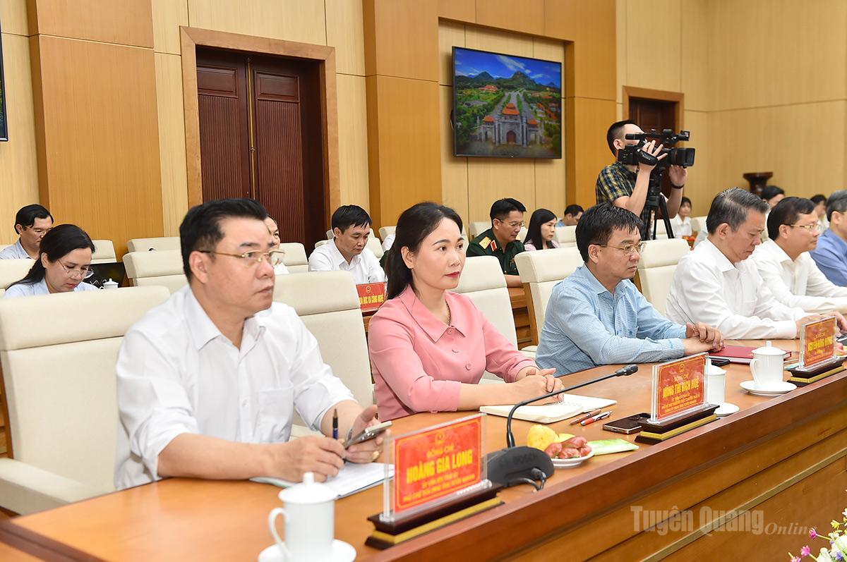 Các đồng chí Ủy viên Ban Thường vụ Tỉnh ủy tại hội nghị.