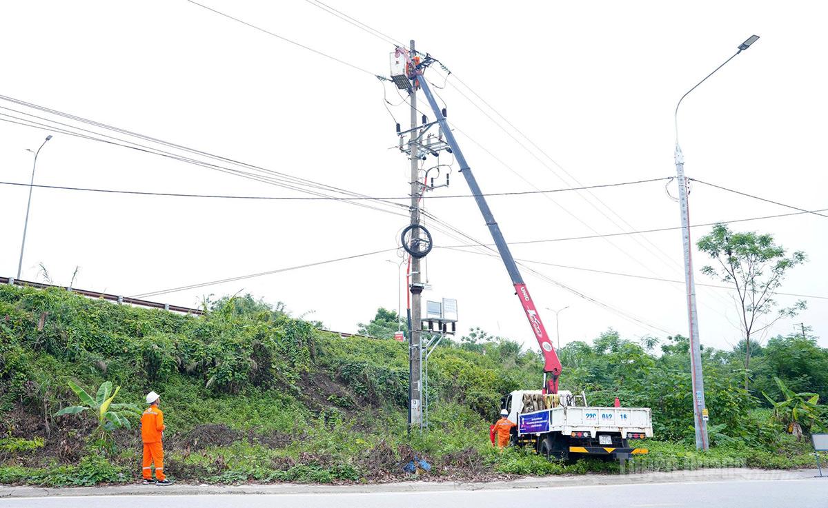 Công ty Điện lực Tuyên Quang diễn tập an toàn phòng chống thiên tai, tìm kiếm cứu nạn và xử lý sự cố lưới điện.