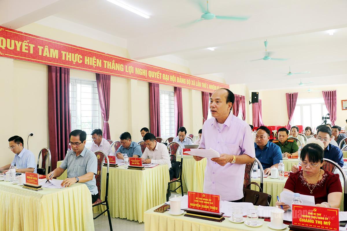 Lãnh đạo xã Thắng Mố báo cáo khái quát đặc điểm, tình hình địa phương.