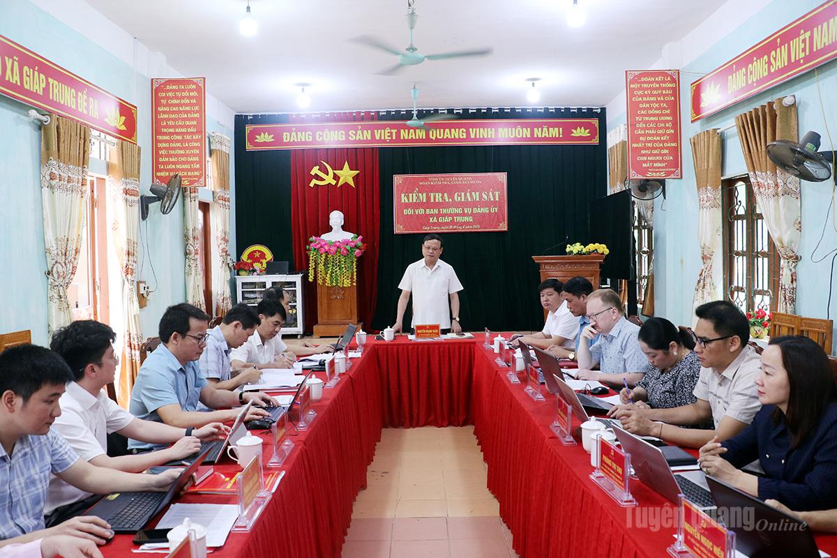 Phó Chủ tịch UBND tỉnh Nguyễn Mạnh Tuấn kết luận tại buổi làm việc với Ban Thường vụ Đảng uỷ xã Giáp Trung.