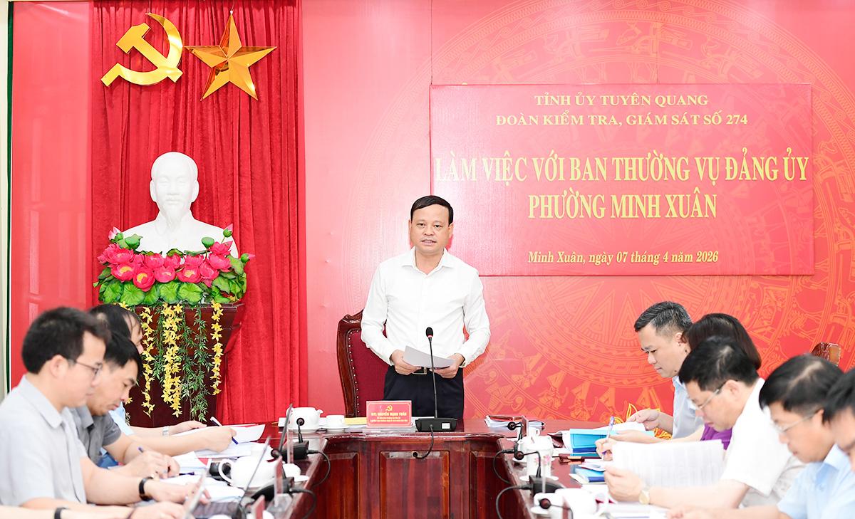 Đồng chí Nguyễn Mạnh Tuấn, Phó Chủ tịch UBND tỉnh, Trưởng đoàn kiểm tra, giám sát 274 phát biểu tại buổi làm việc với Đảng ủy phường Minh Xuân.