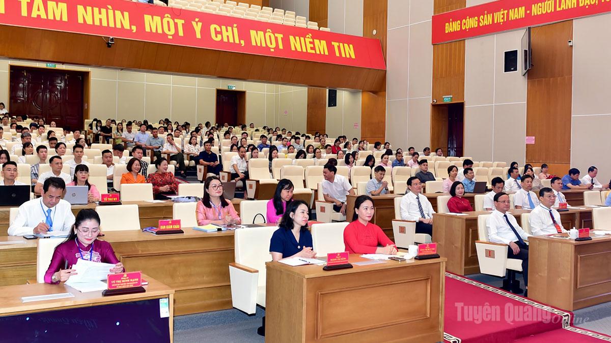 Các đại biểu dự và các thành viên Ban Tổ chức, Ban Giám khảo hội thi.